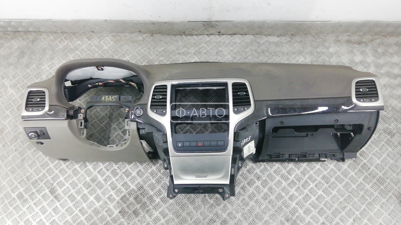 Торпедо (панель передняя) Jeep Grand Cherokee 1 купить в России