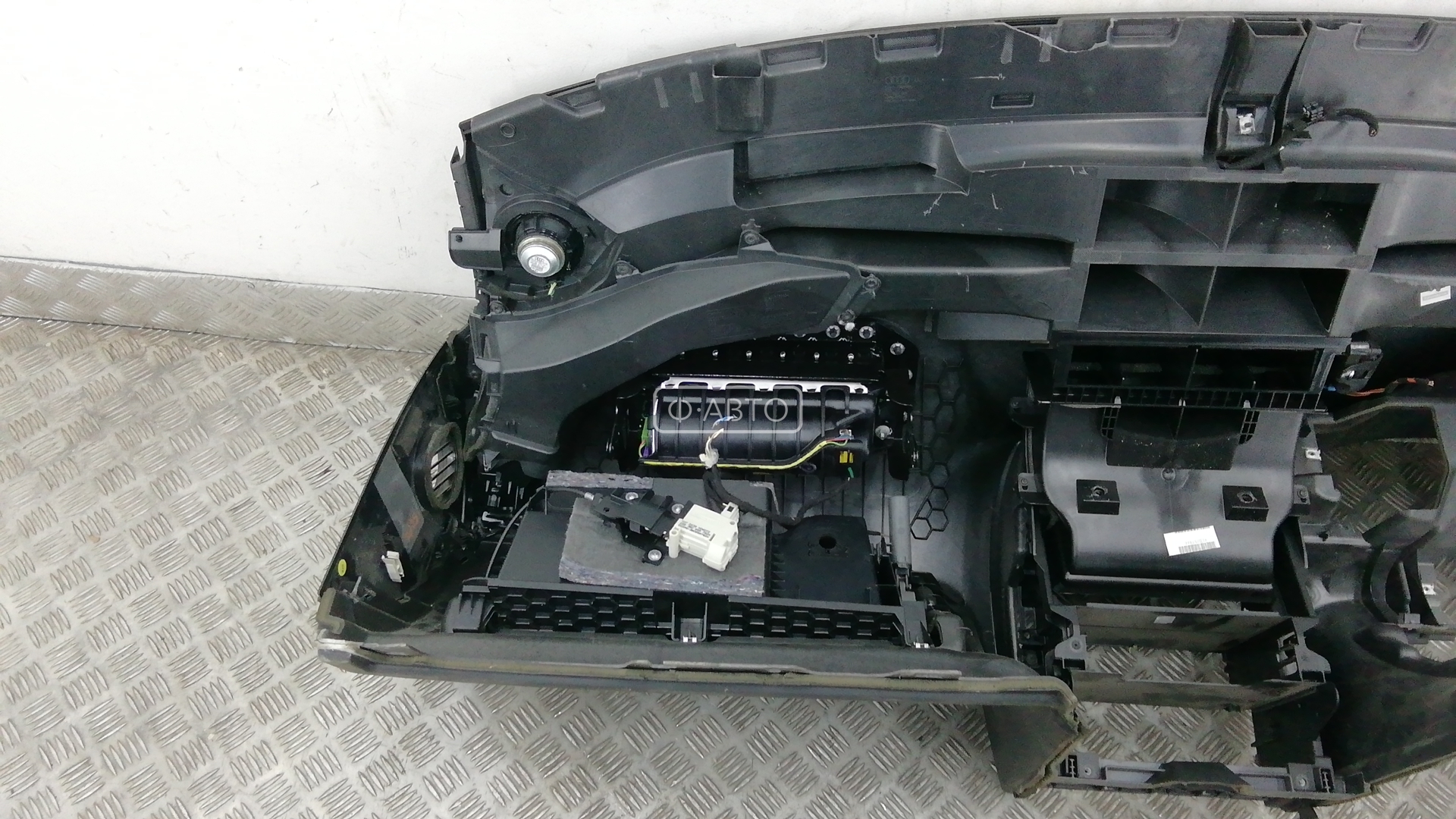 Торпедо (панель передняя) Audi Q7 4L купить в Беларуси