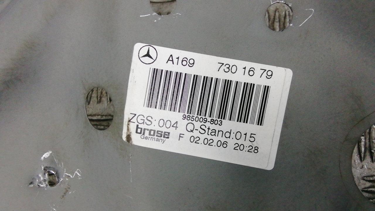 Стеклоподъемник механический двери задней правой Mercedes B-Class (W245) купить в России