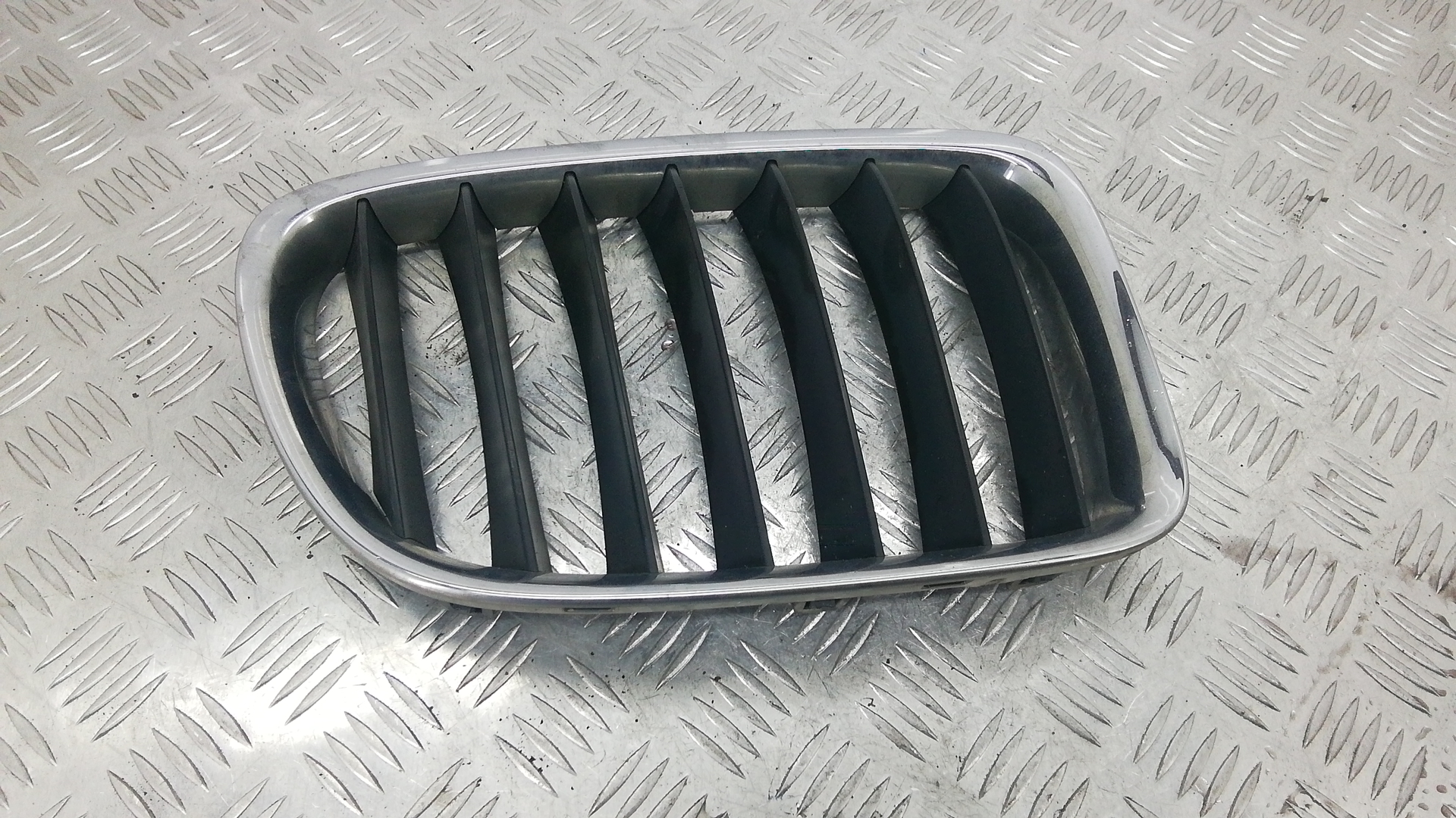 Решетка радиатора (капота) - BMW X1 E84 (2012-2015)