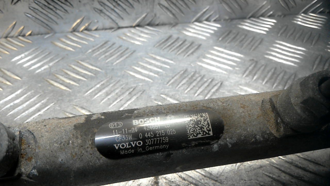 Рампа топливная Volvo V60 1 купить в России