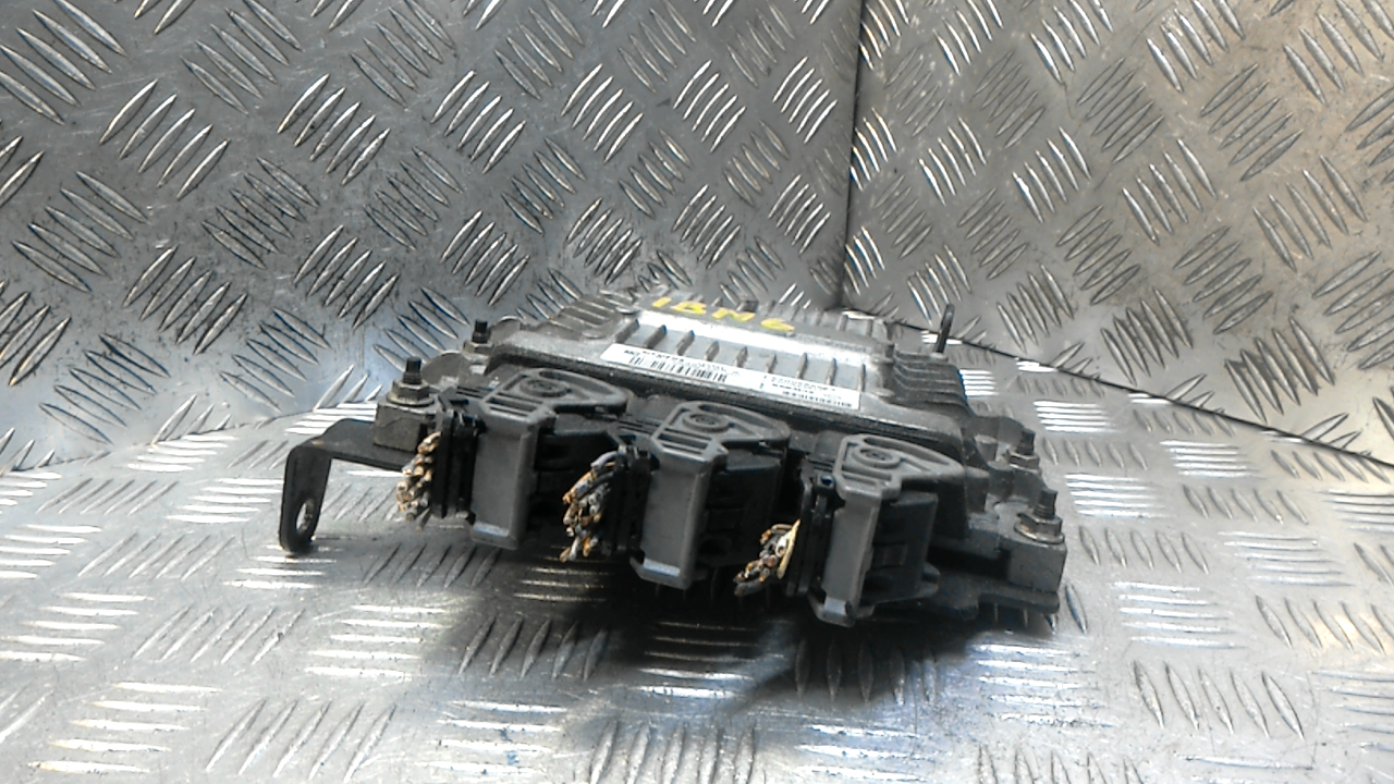 Блок управления ЭБУ (двигателя) - Renault Megane 2 (2003-2009)