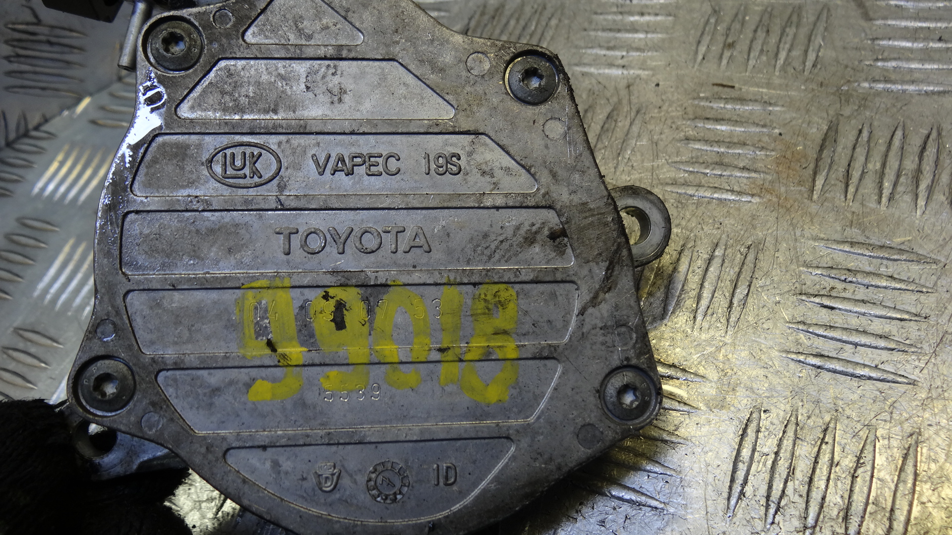 Насос вакуумный Toyota Corolla Verso купить в России