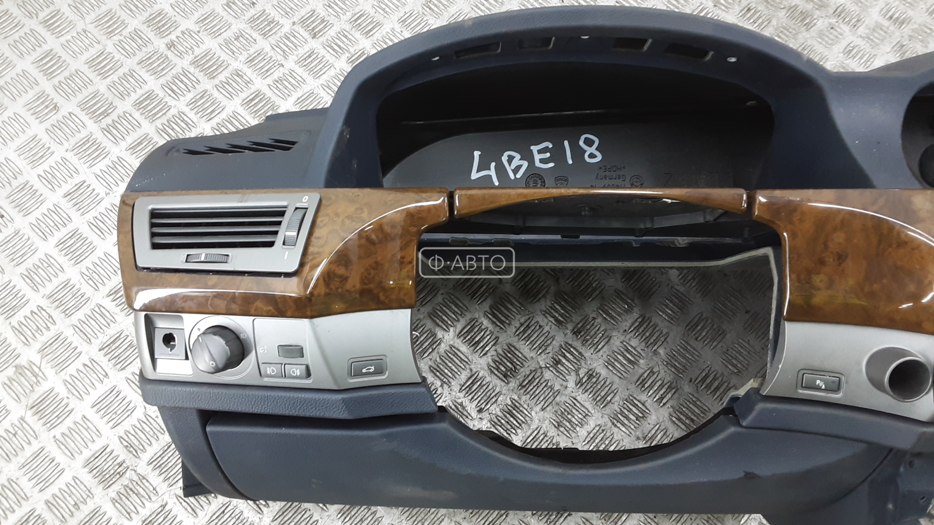 Торпедо (панель передняя) BMW 7-Series (E38) купить в Беларуси