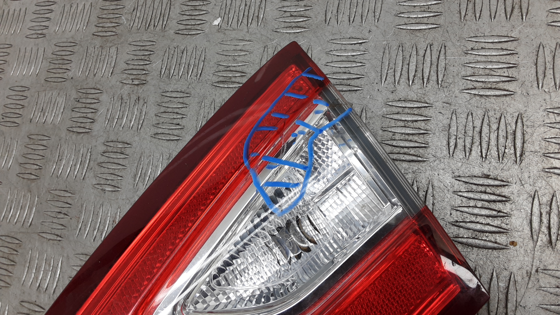 Фонарь крышки багажника правый Ford Fusion купить в России