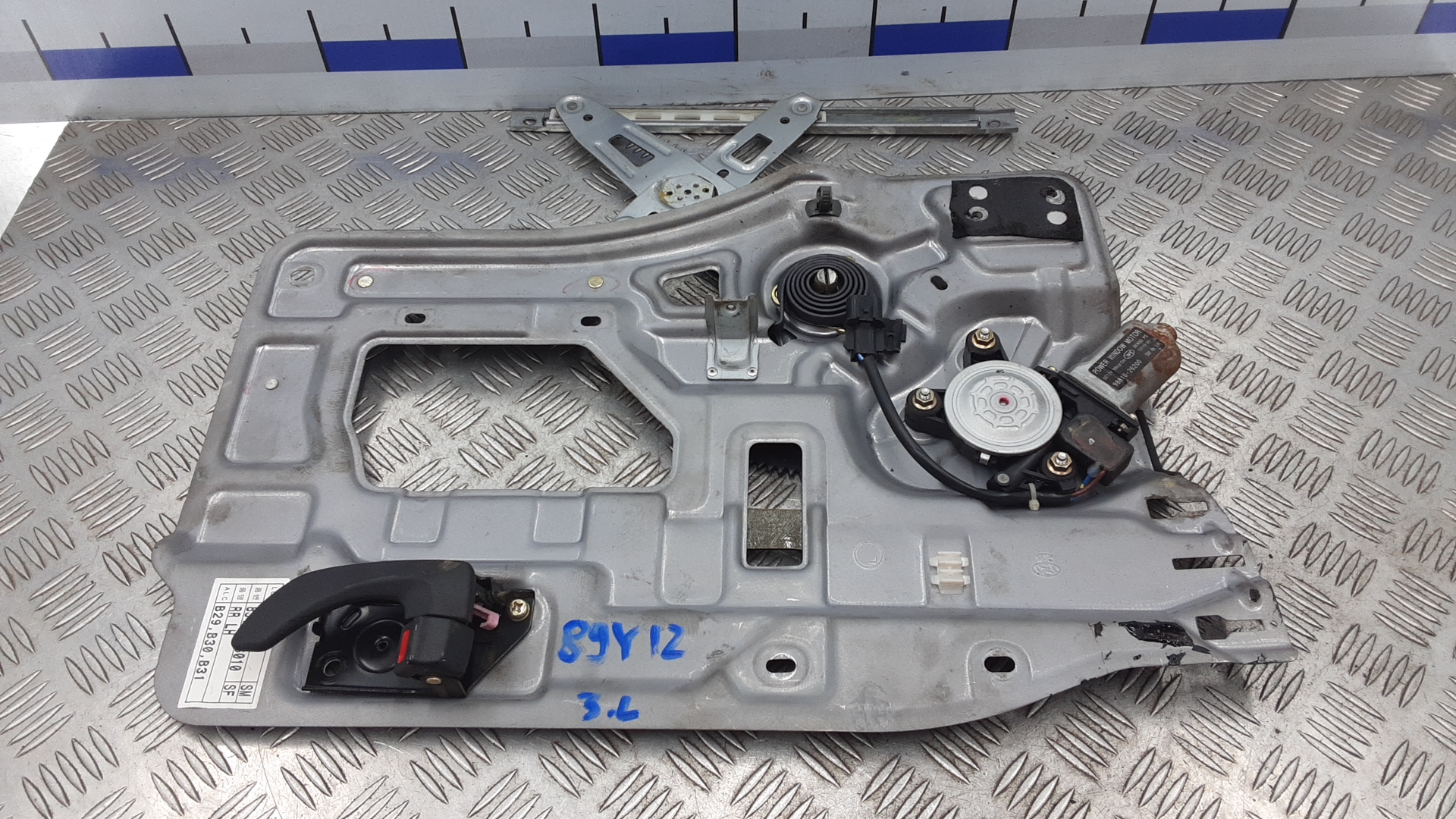 Стеклоподъемник механический двери задней левой Hyundai Santa Fe 1 (SM) купить в России