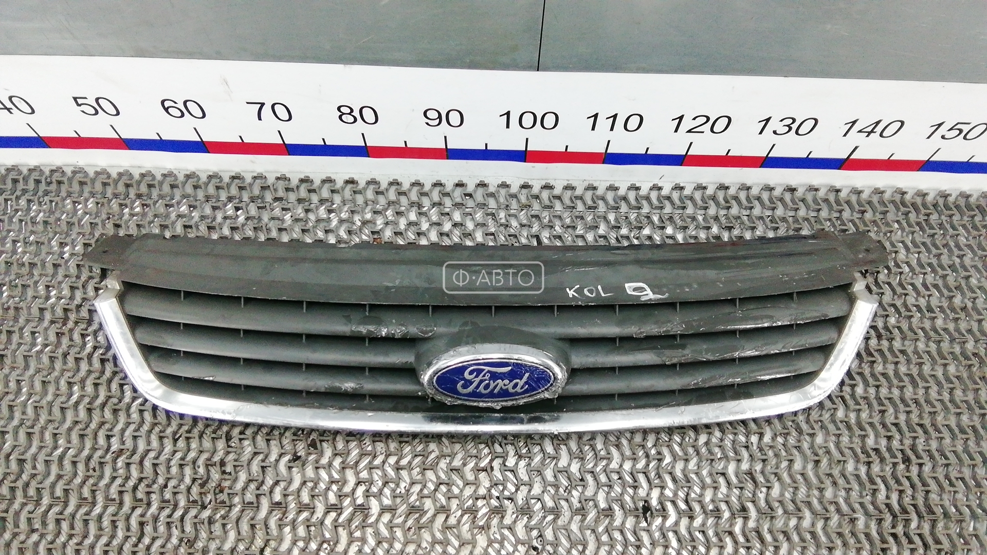 Решетка радиатора (капота) - Ford Kuga (2008-2012)