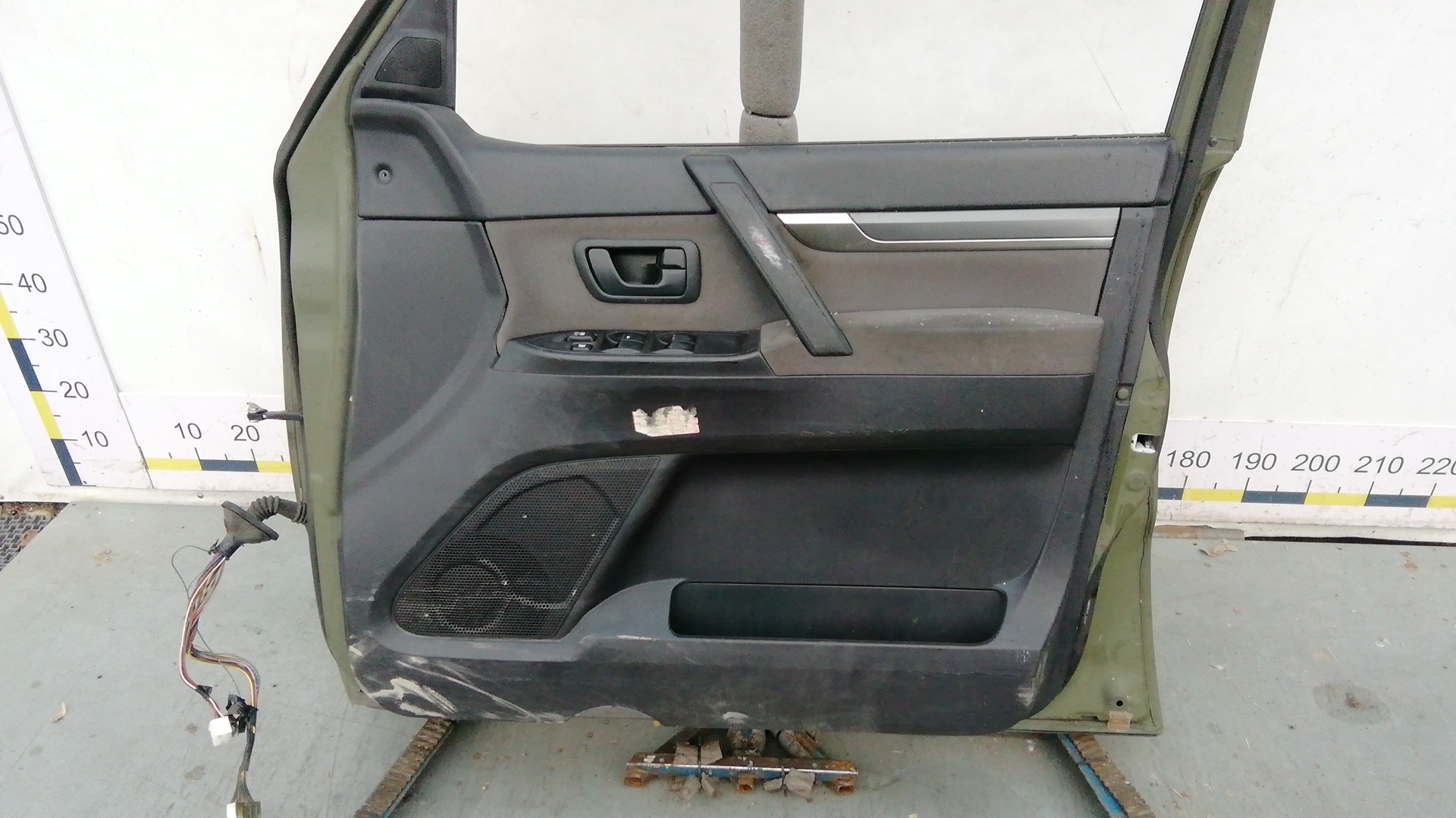 Дверь передняя правая Mitsubishi Pajero купить в Беларуси