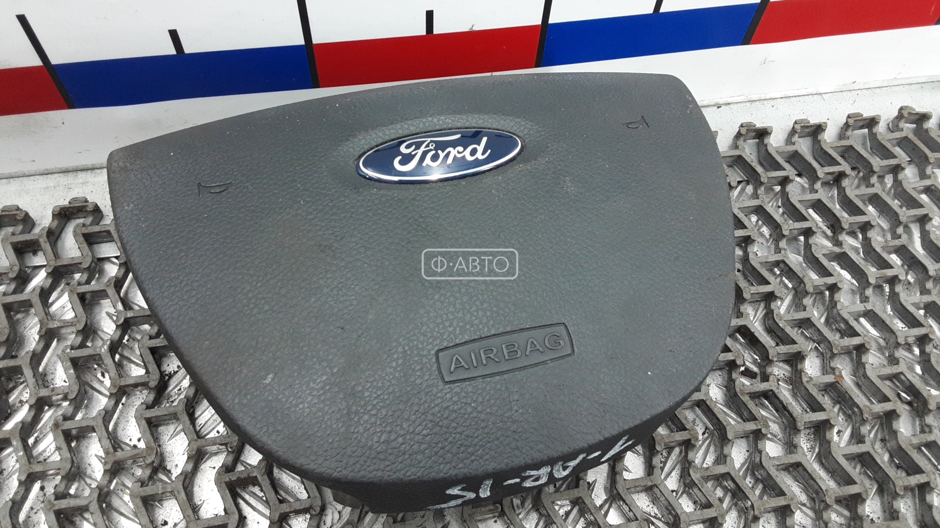 Подушка безопасности в рулевое колесо Ford Kuga 1 купить в России