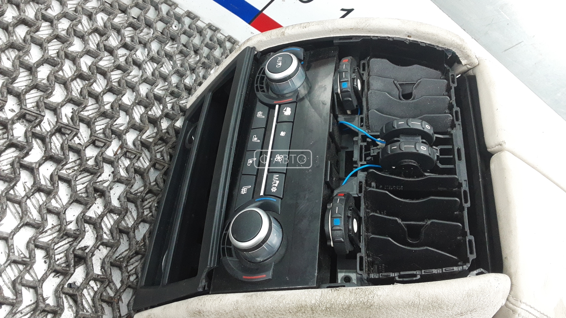 Подлокотник BMW 7-Series (E38) купить в России