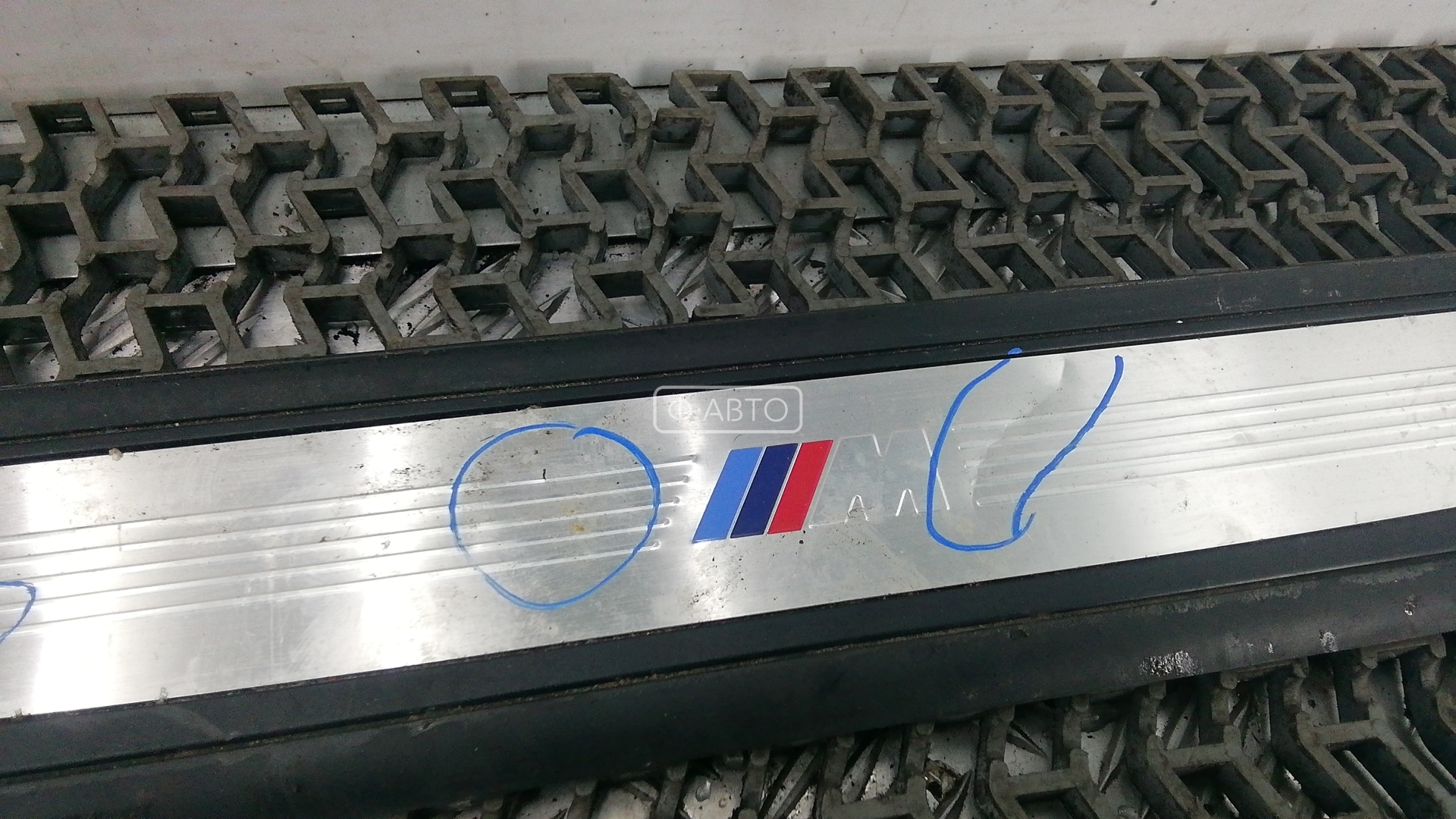 Накладка декоративная на порог правая BMW 7-Series (E38) купить в России