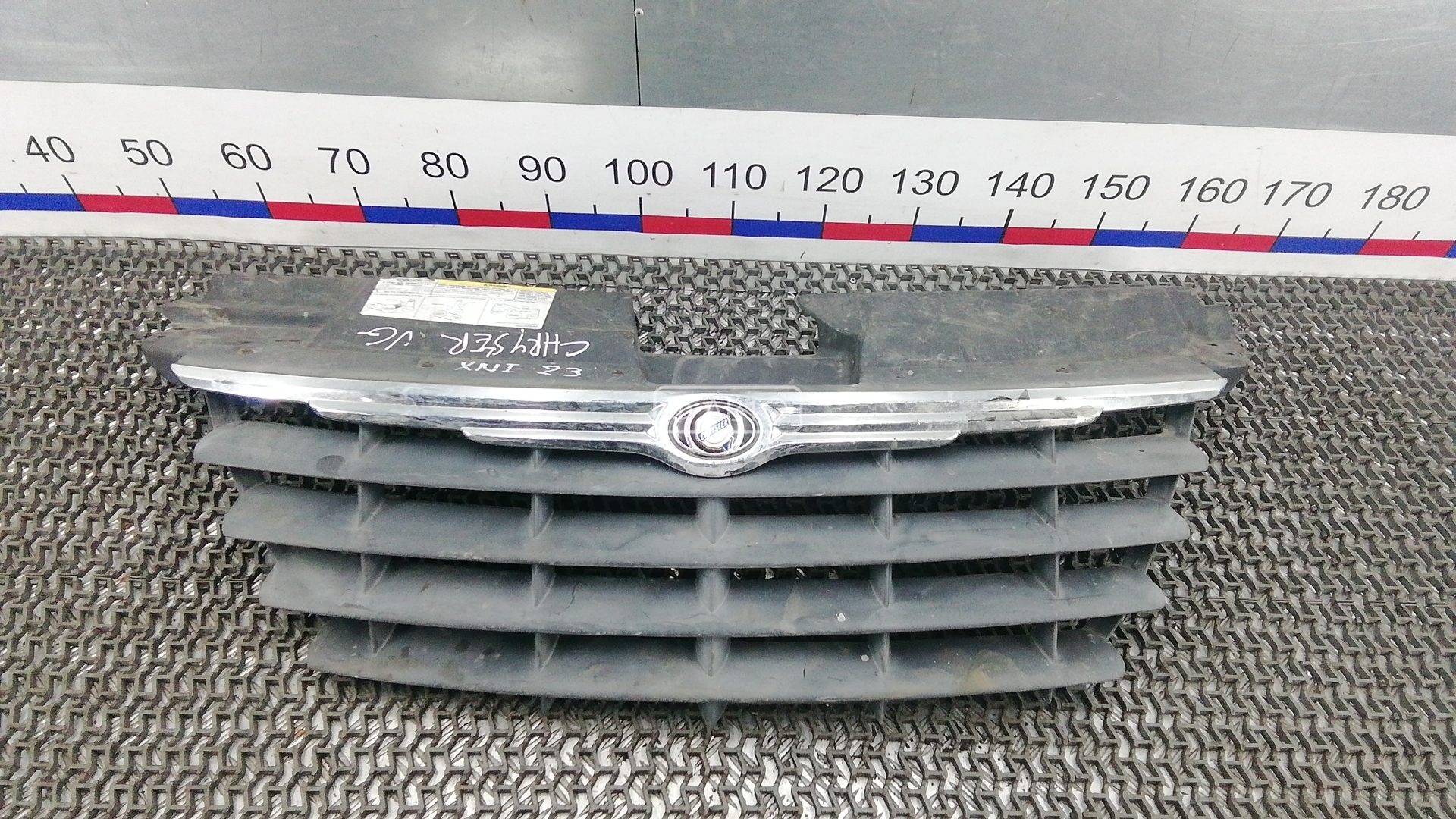 Решетка радиатора (капота) - Chrysler Voyager (2001-2007)