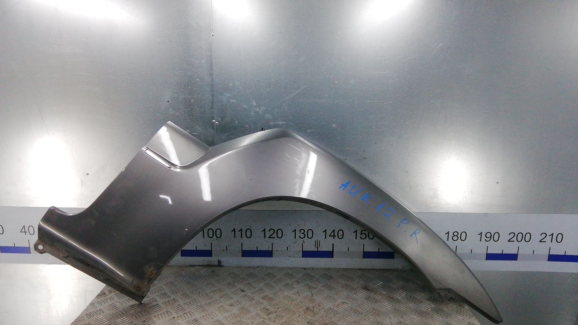 Накладка декоративная (молдинг) переднего правого крыла Hyundai Terracan купить в России