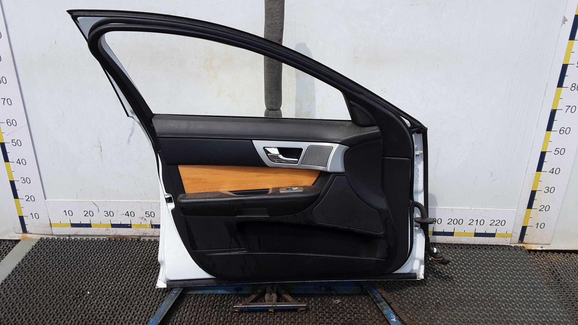 Дверь передняя левая Jaguar XF X250 купить в России