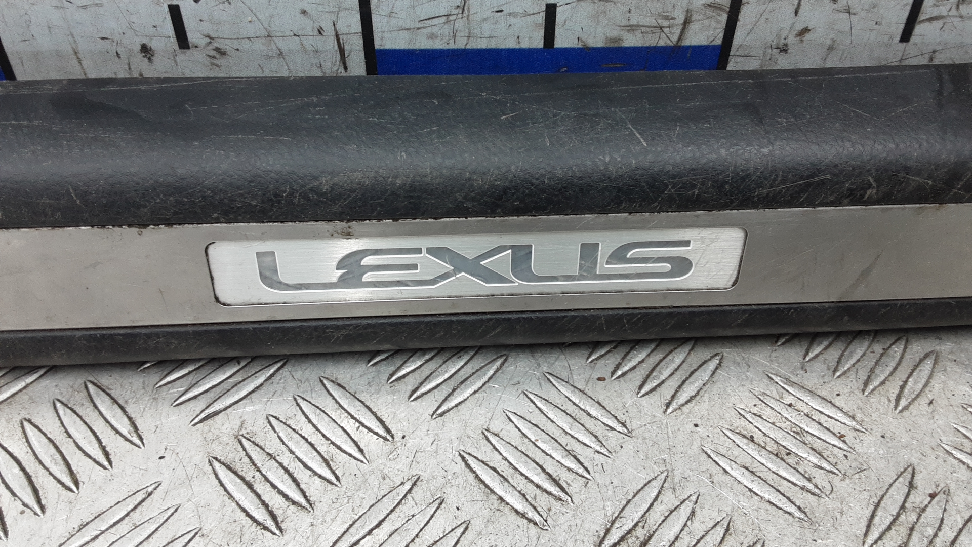 Накладка декоративная на порог правая Lexus GS 3 купить в России