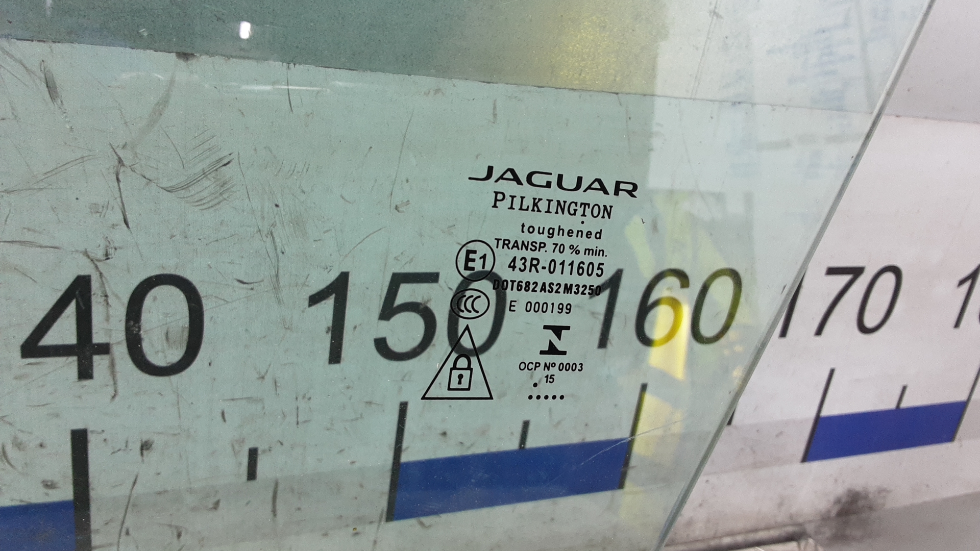 Стекло двери передней левой Jaguar XF X250 купить в России