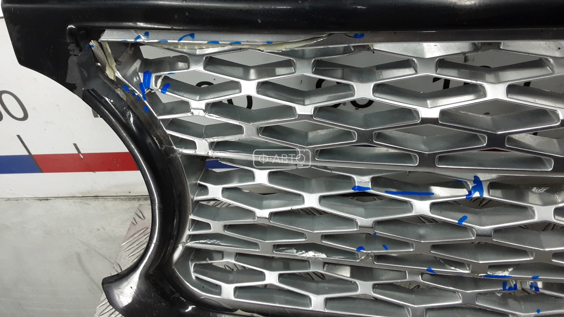 Решетка радиатора Land Rover Discovery 3 купить в Беларуси