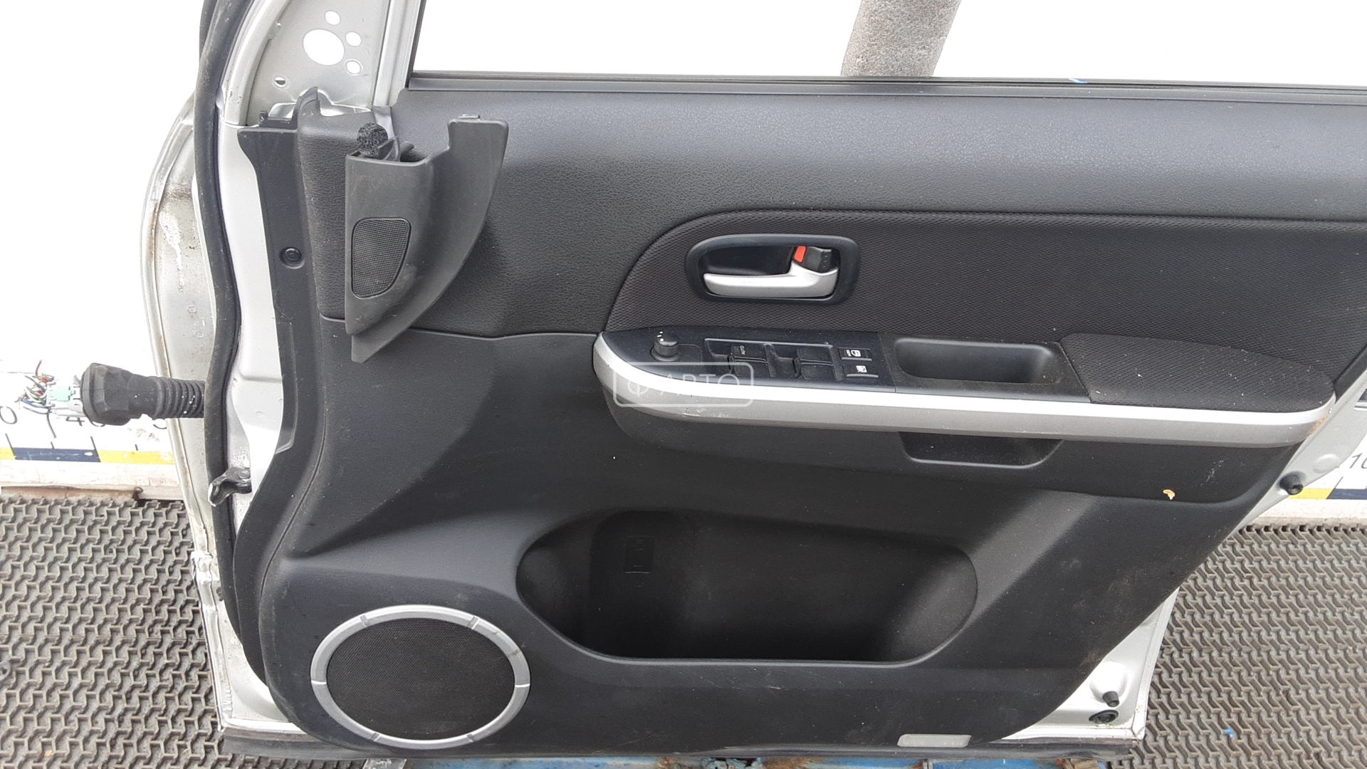 Дверь передняя правая Suzuki Grand Vitara 2 купить в Беларуси