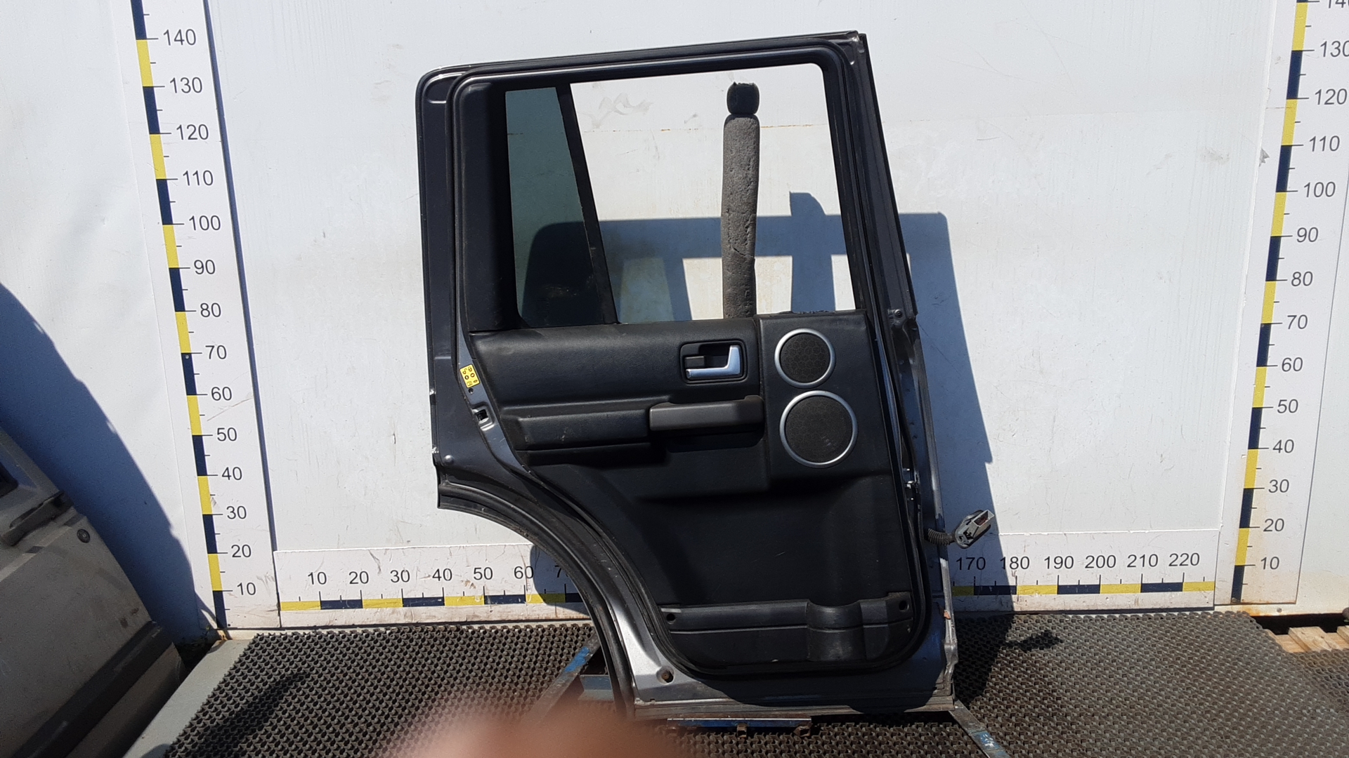 Дверь задняя левая Land Rover Discovery 3 купить в России
