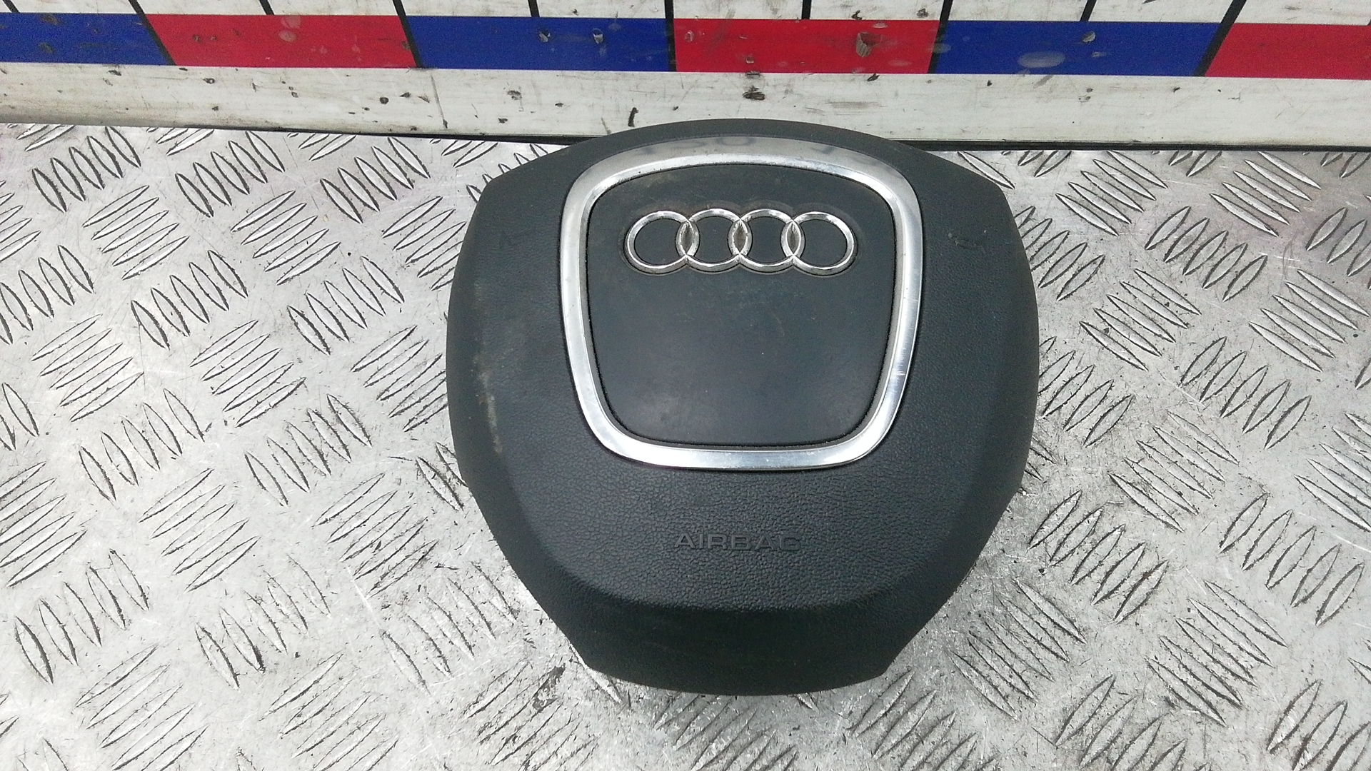 Подушка безопасности (Airbag) водителя - Audi Q7 (2005-2015)