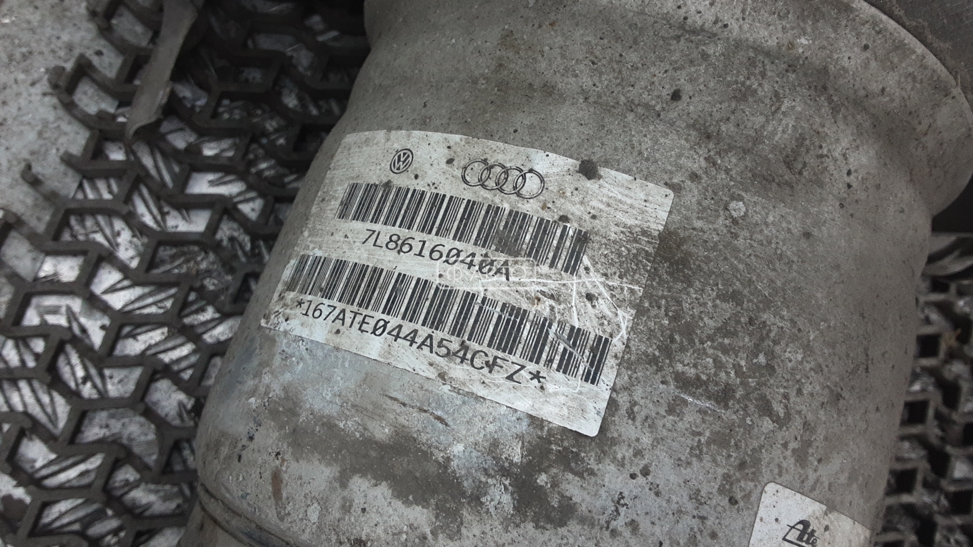 Стойка амортизатора переднего правого (МакФерсон) Audi Q7 4L купить в России
