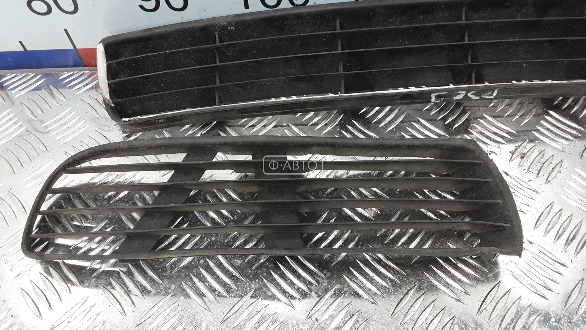 Решетка (заглушка) в бампер левая Audi A4 B8 купить в России