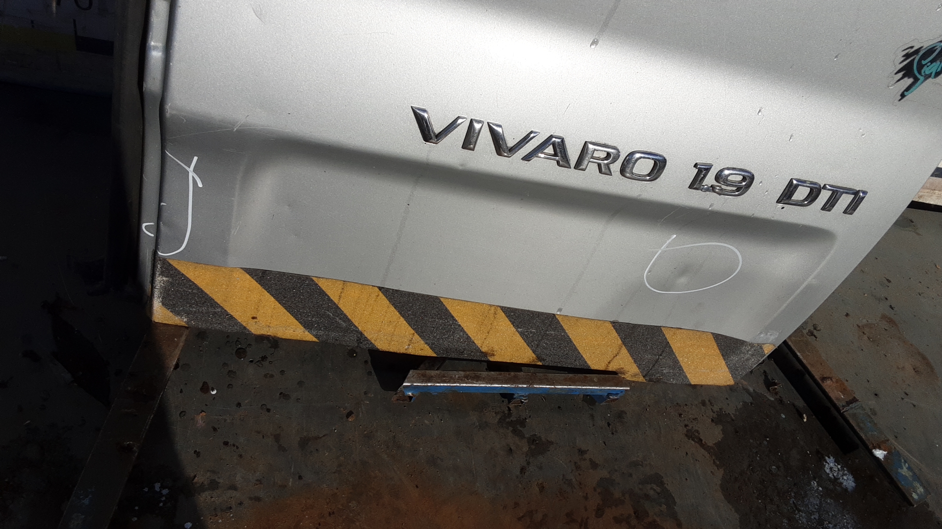 Дверь распашная задняя правая Opel Vivaro A купить в Беларуси