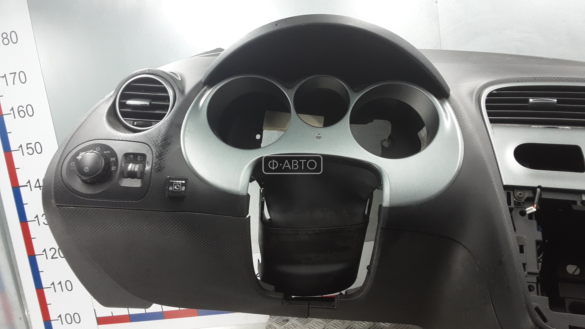 Торпедо (панель передняя) Seat Altea купить в России