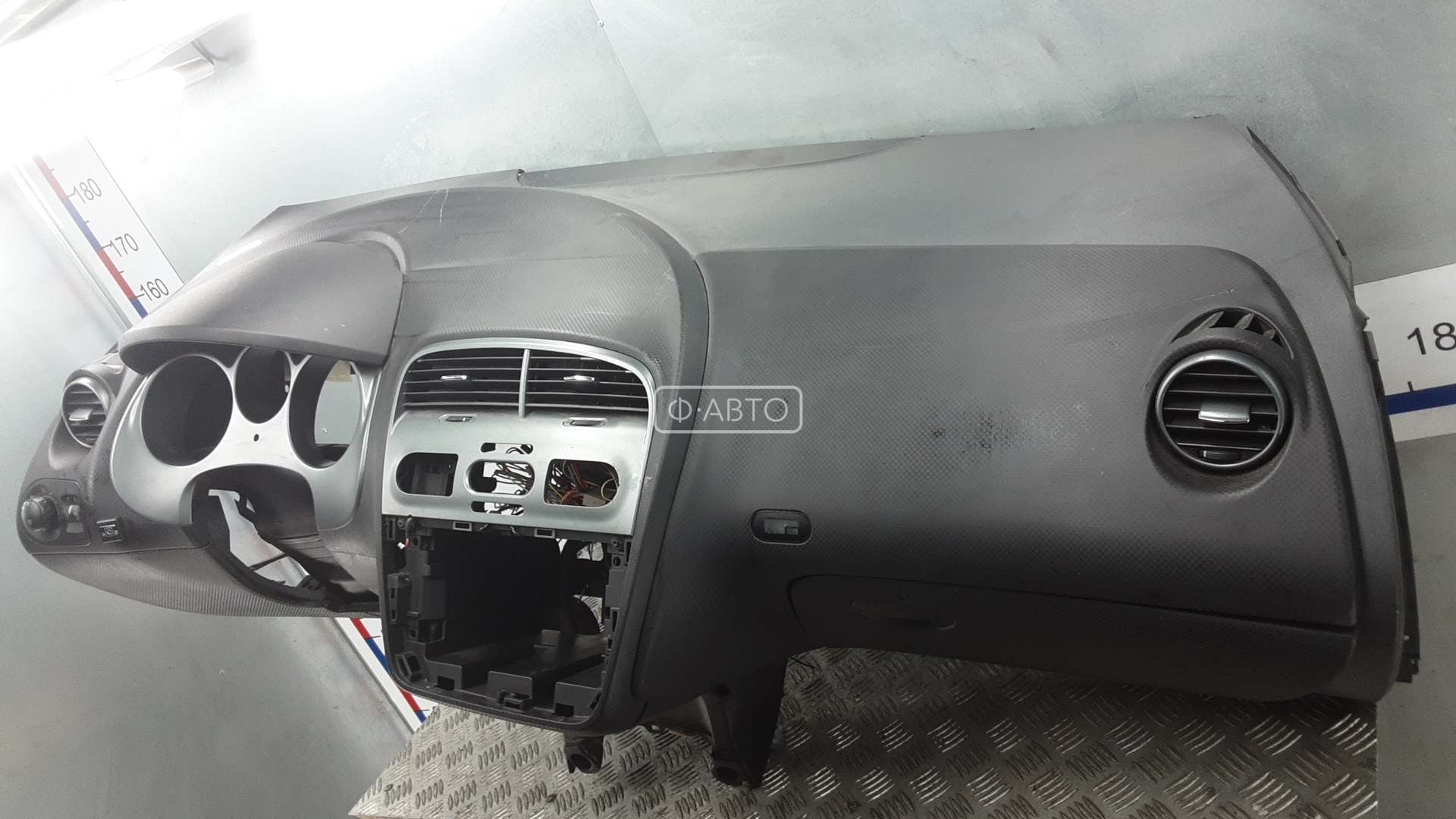 Торпедо (панель передняя) Seat Altea купить в Беларуси