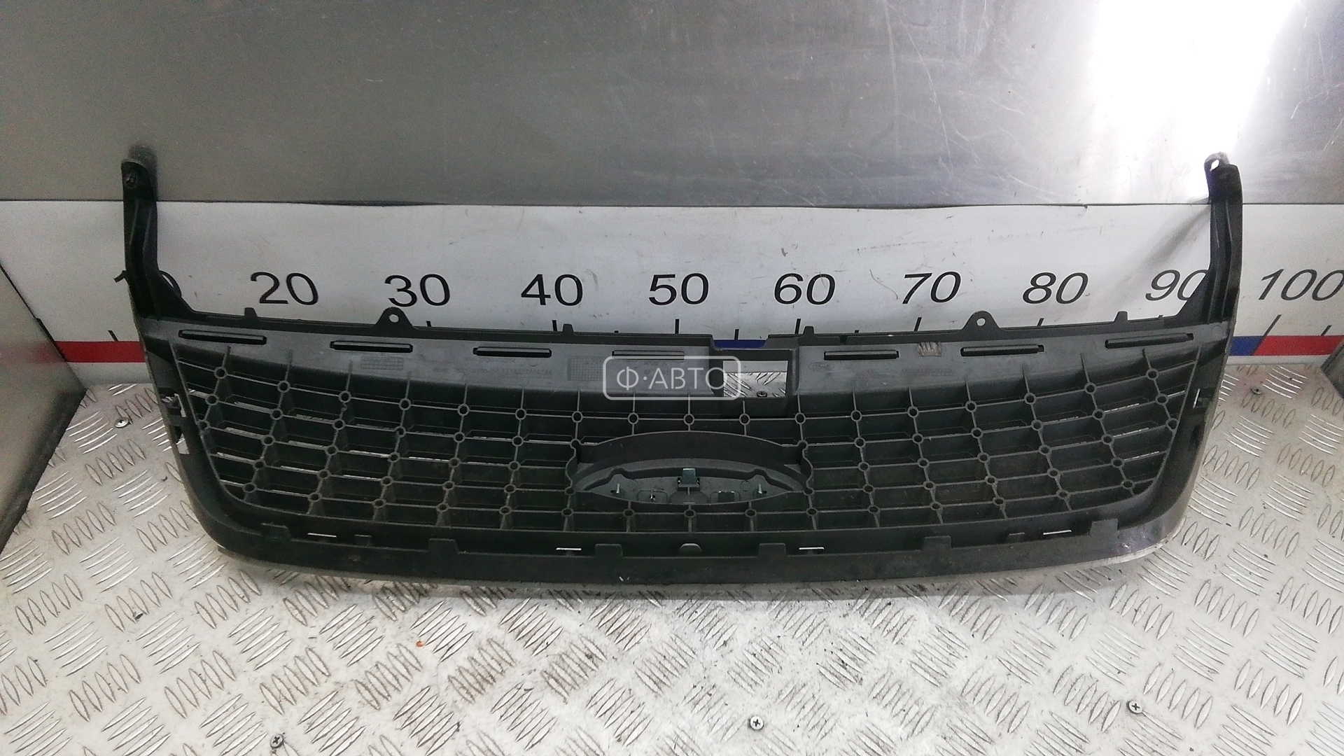 Решетка радиатора Ford Mondeo 2 купить в Беларуси