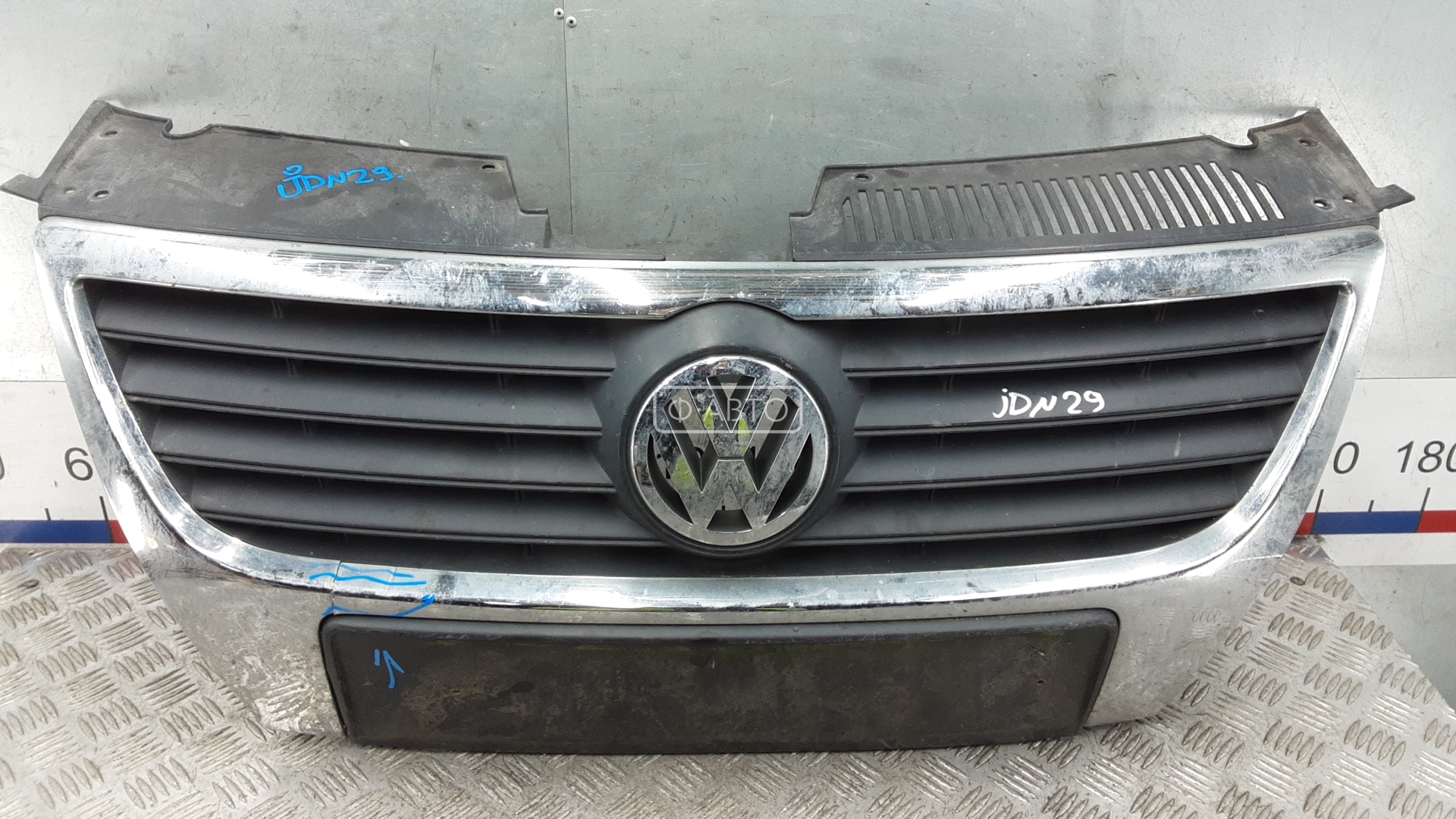 Решетка радиатора (капота) - Volkswagen Passat 6 (2005-2010)