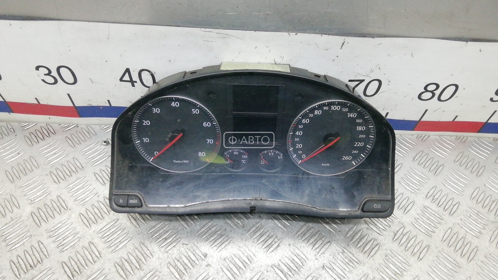 Щиток приборов (приборная панель) - Volkswagen Jetta 5 (2004-2010)