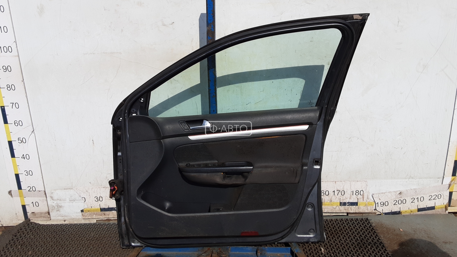 Дверь передняя правая Volkswagen Jetta 5 купить в Беларуси