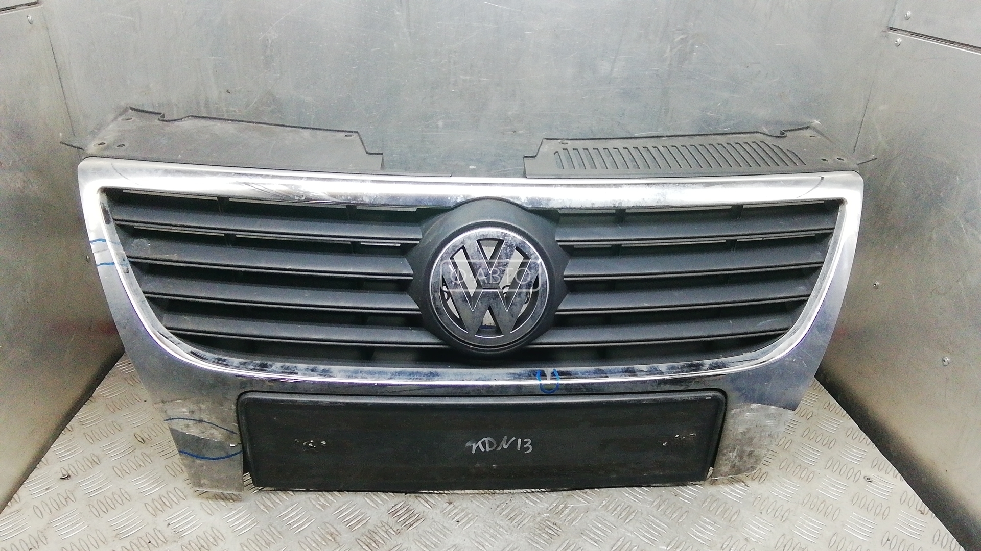 Решетка радиатора (капота) - Volkswagen Passat 6 (2005-2010)