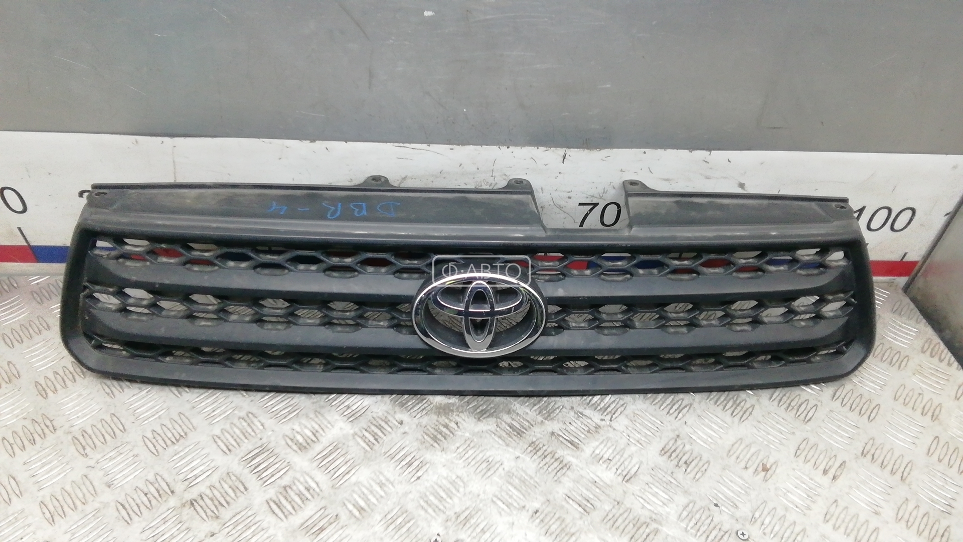 Решетка радиатора (капота) - Toyota RAV 4 CA20 (2000-2005)