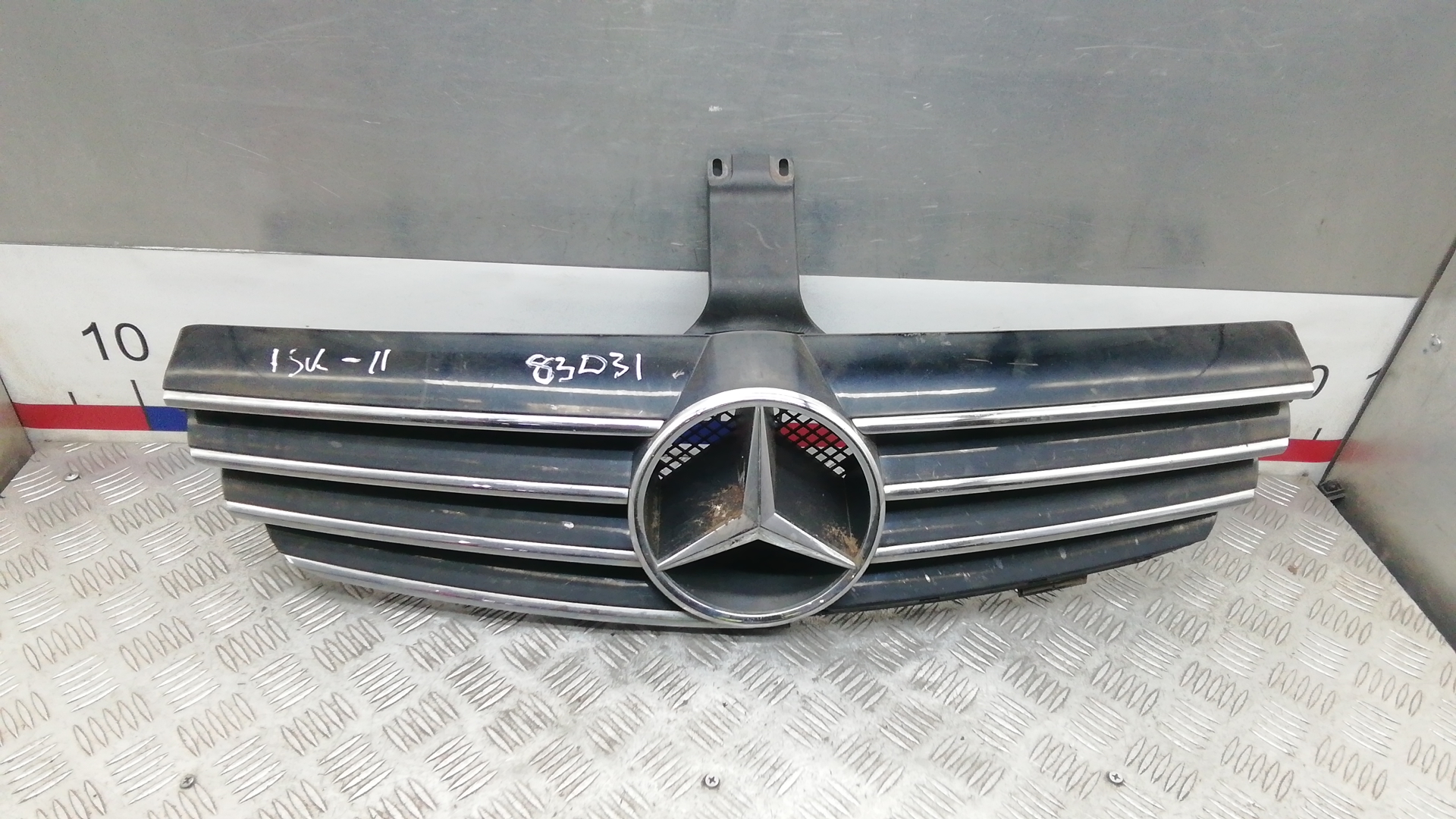 Решетка радиатора Mercedes CLK-Class (W209) купить в России