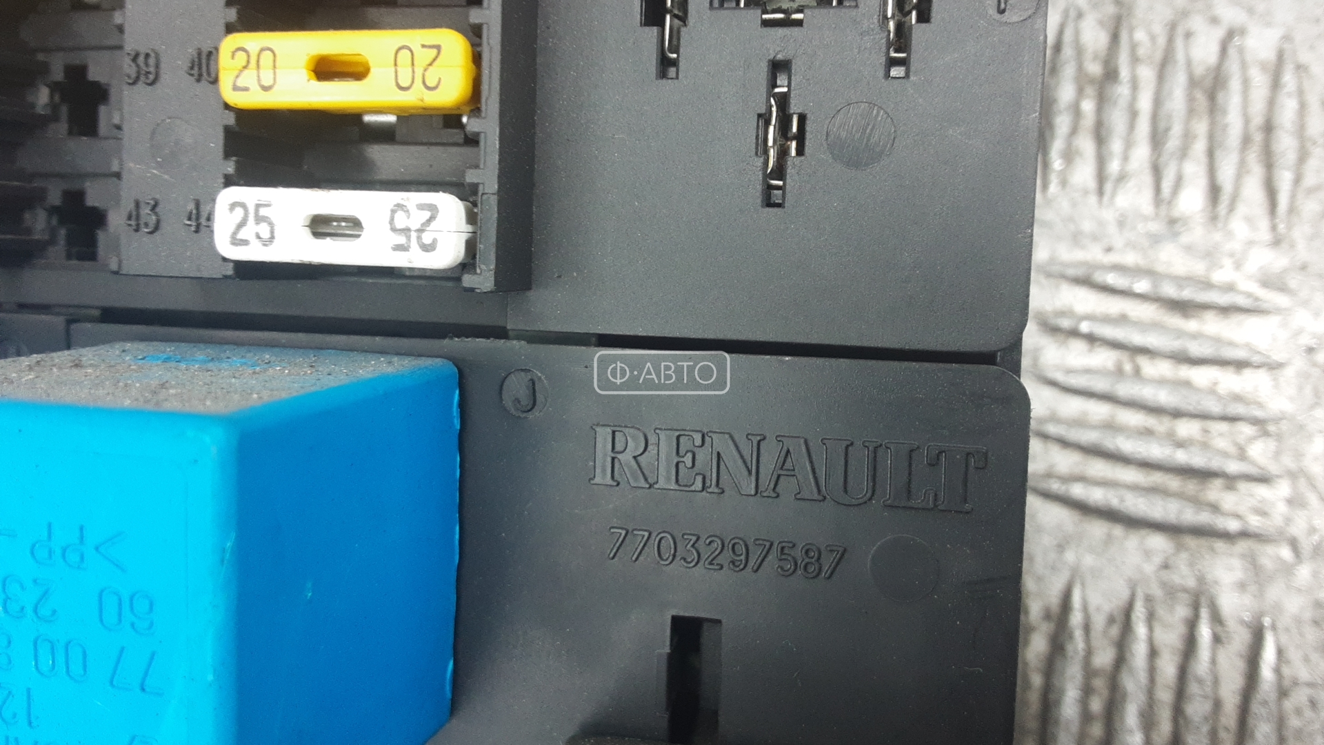Блок предохранителей Renault Master 2 купить в Беларуси