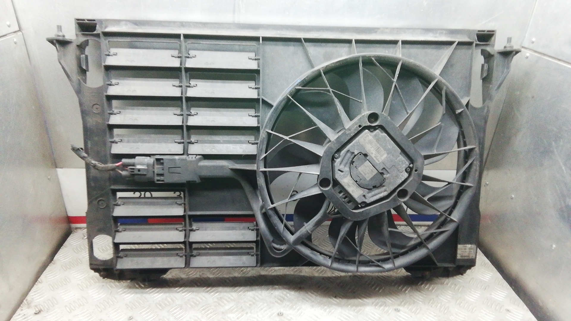 Вентилятор радиатора основного Audi A8 D3 купить в России