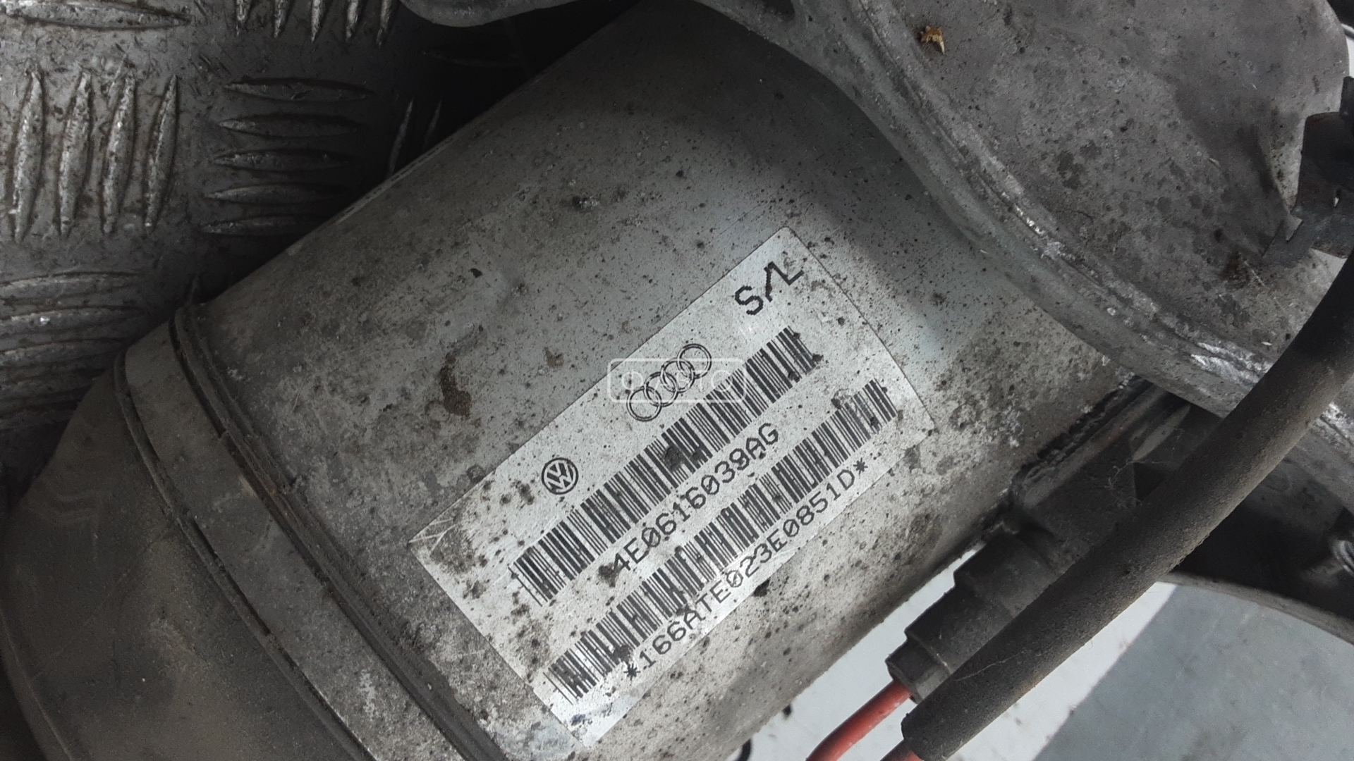 Стойка амортизатора переднего правого (МакФерсон) Audi A8 D3 купить в России