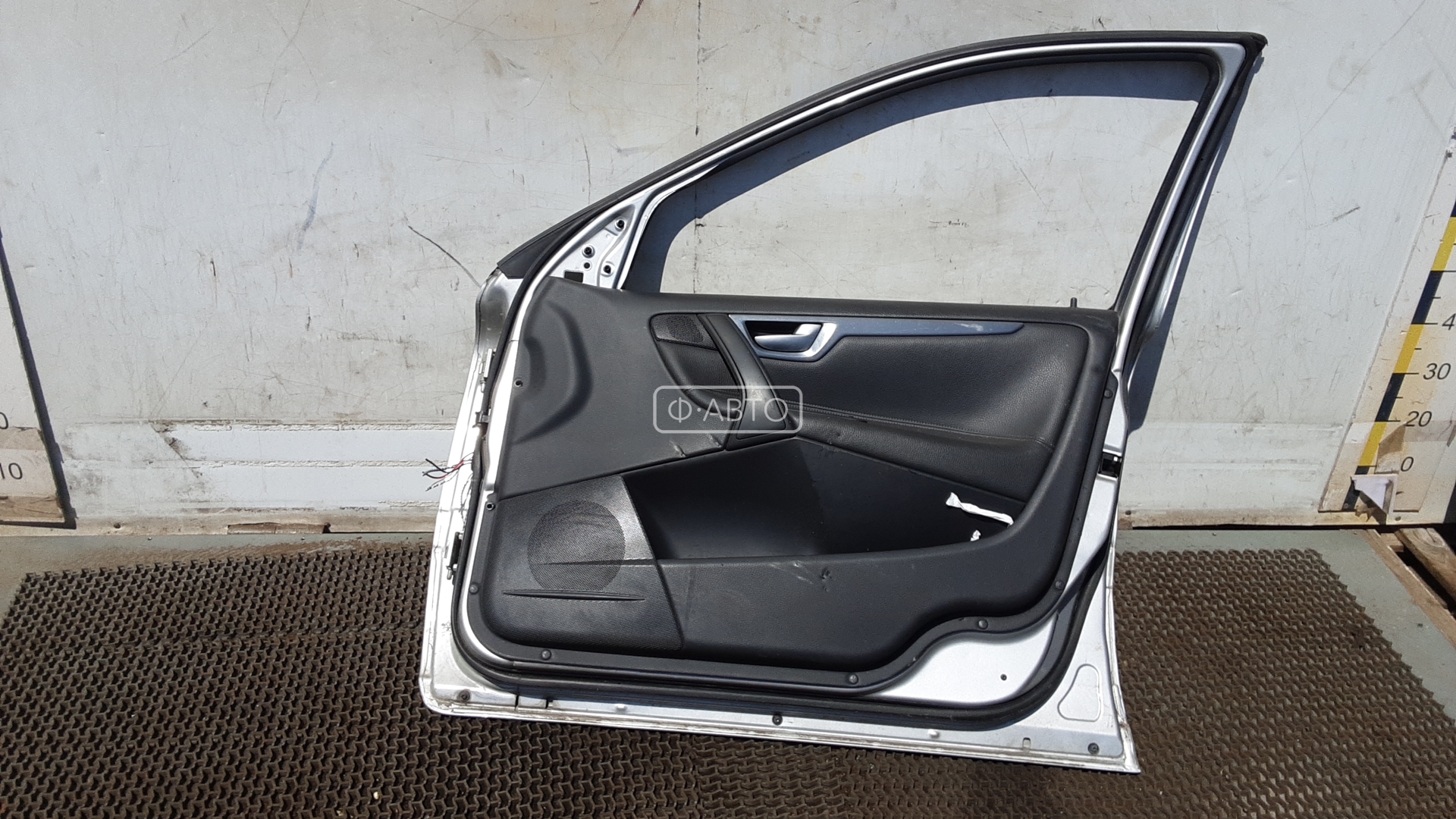 Дверь передняя правая Volvo V70 2 купить в Беларуси