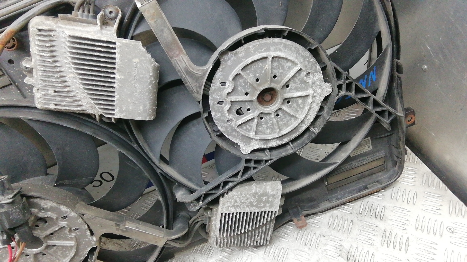 Вентилятор радиатора основного Volkswagen Phaeton купить в России