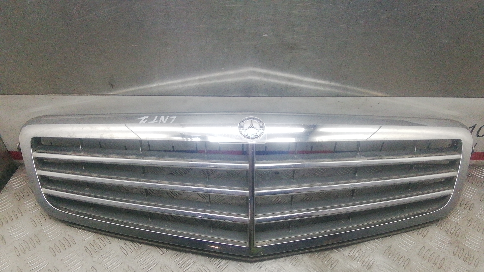 Решетка радиатора (капота) - Mercedes C W204 (2008-2015)