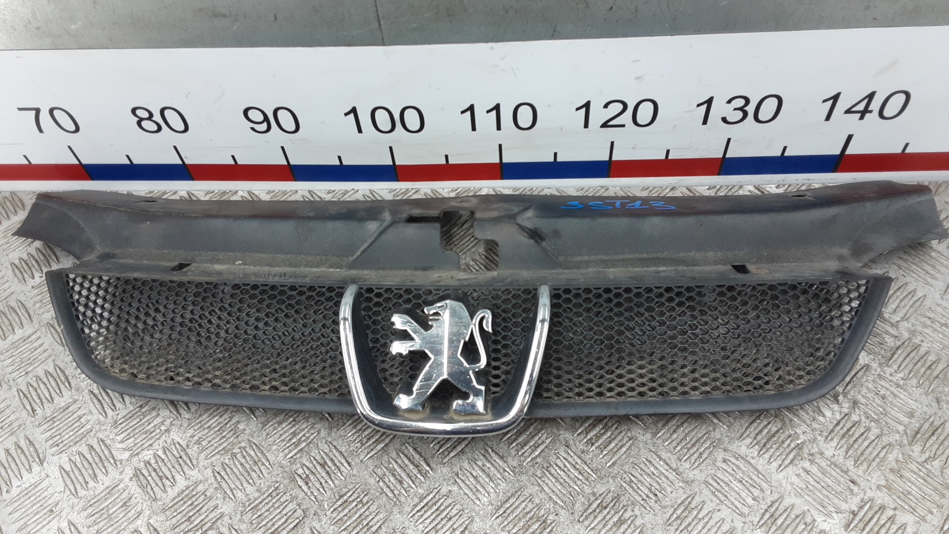 Решетка радиатора (капота) - Peugeot 406 (1995-2005)