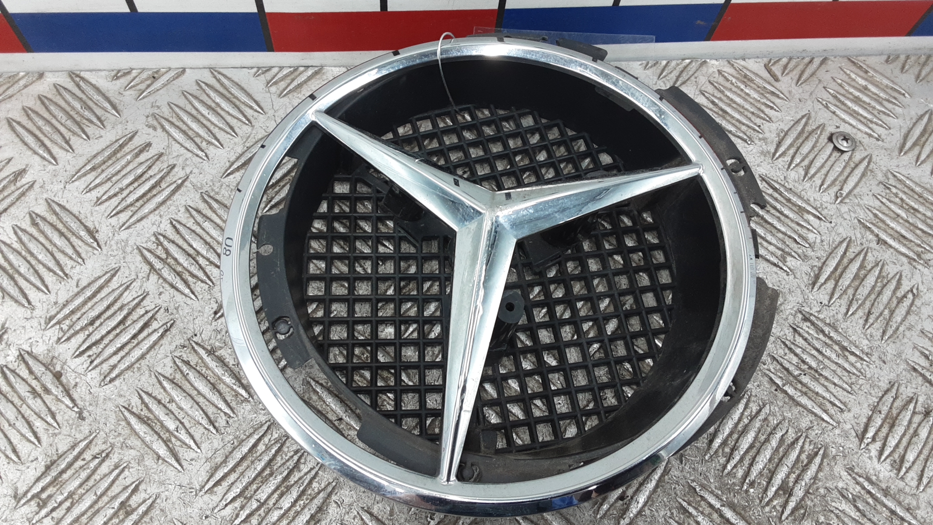 Эмблема (значок) Mercedes E-Class (W211) купить в России