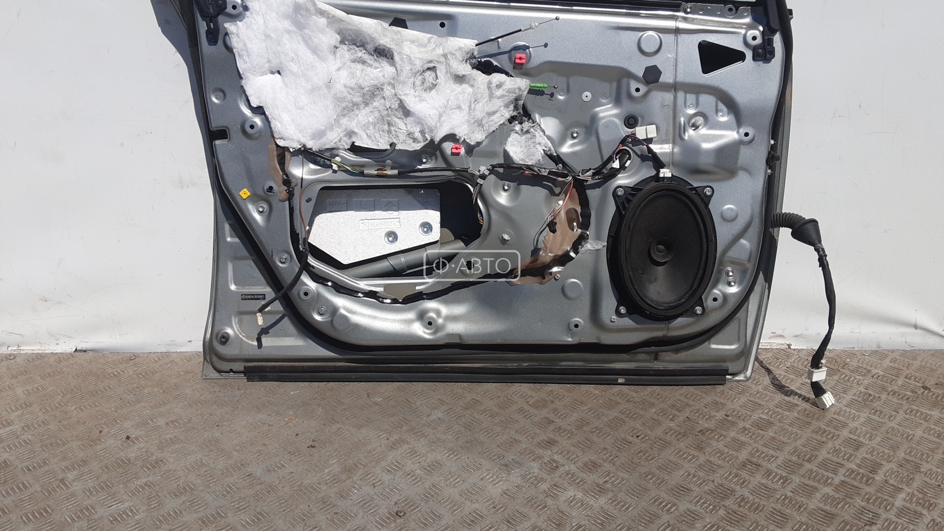 Дверь передняя левая Toyota Avensis 1 (T220) купить в России