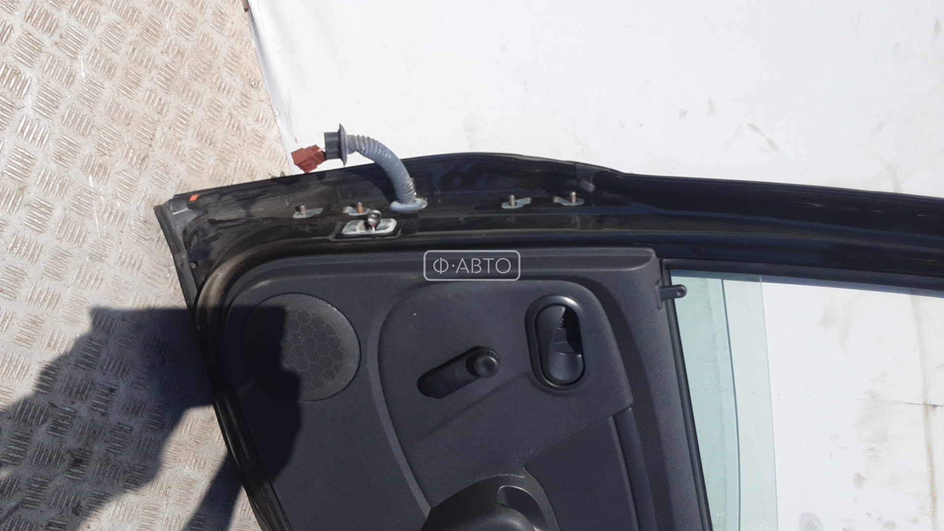 Дверь задняя правая Dacia Duster купить в Беларуси