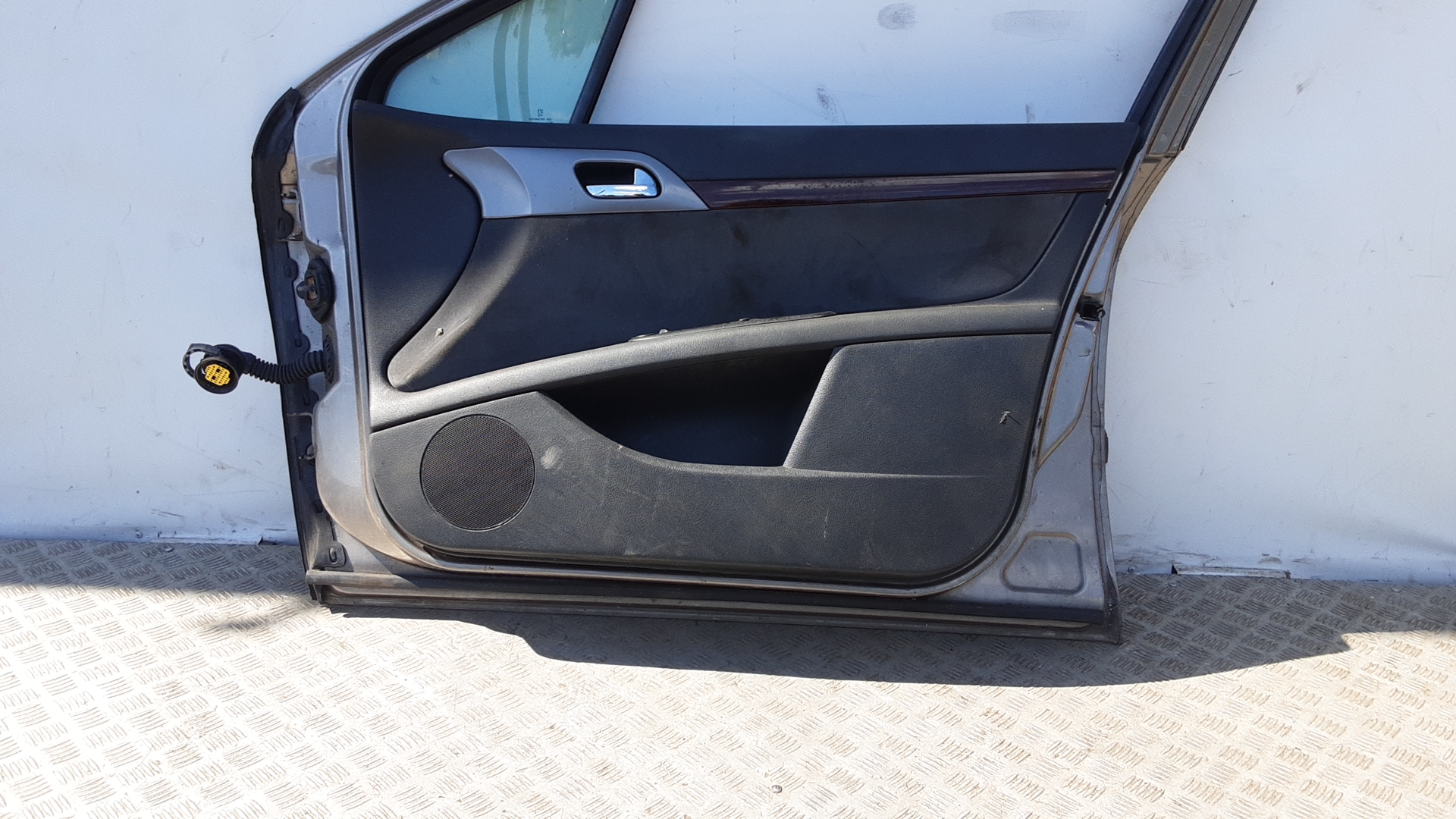 Дверь передняя правая Peugeot 407 купить в России