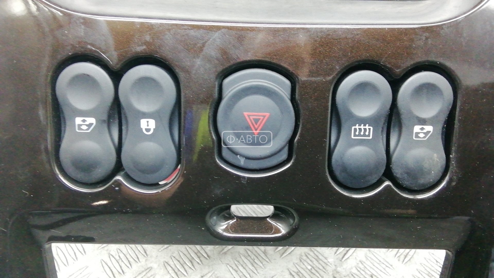 Кнопка аварийной сигнализации Dacia Duster купить в России