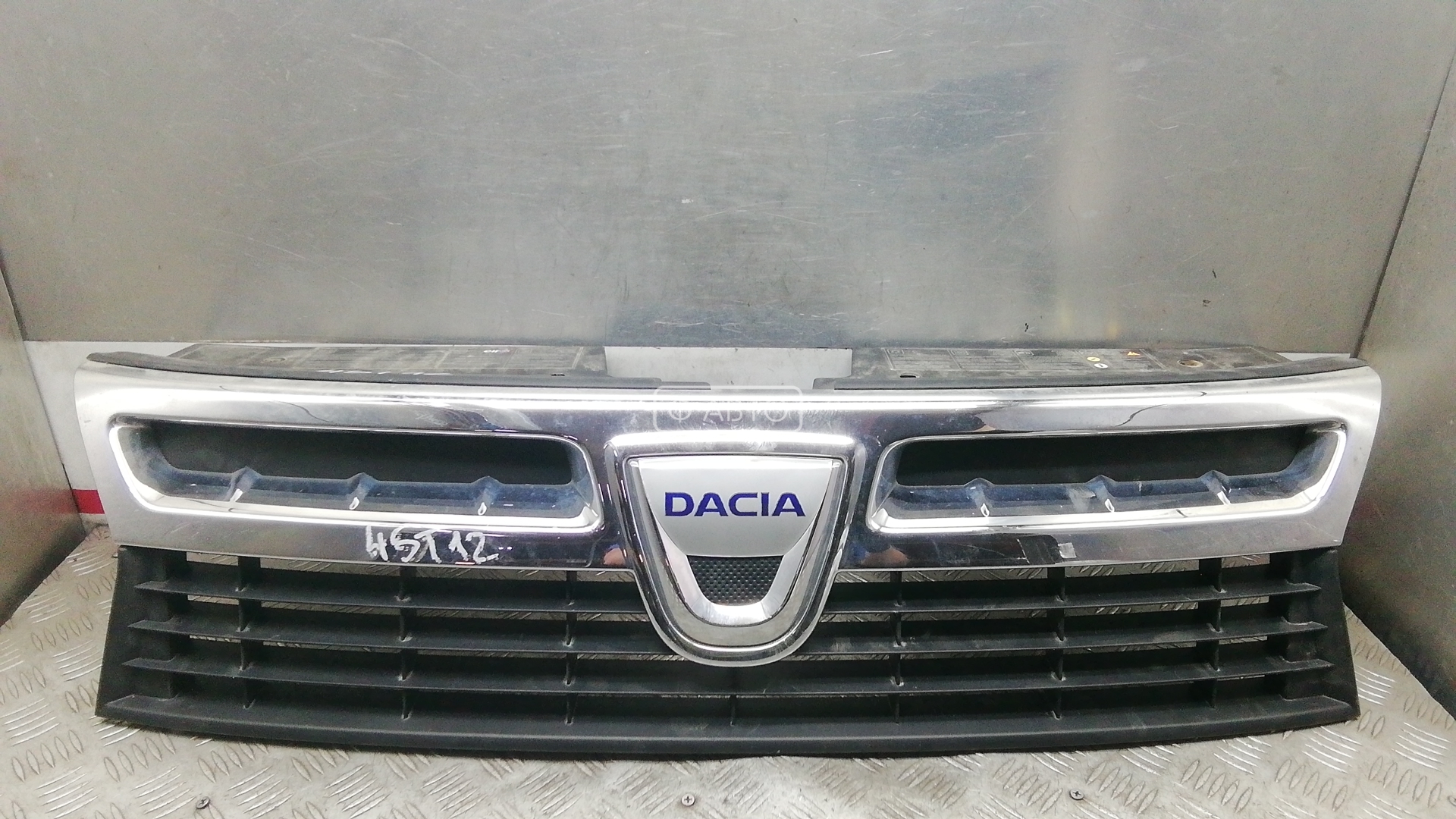 Решетка радиатора Dacia Duster купить в Беларуси