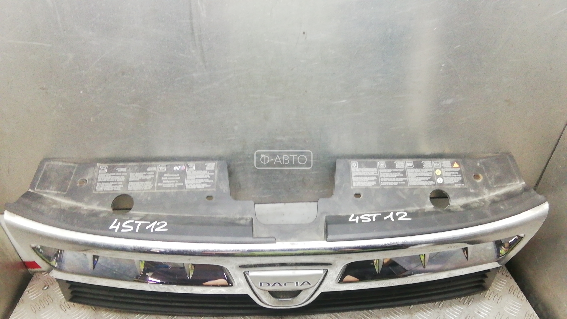 Решетка радиатора Dacia Duster купить в России